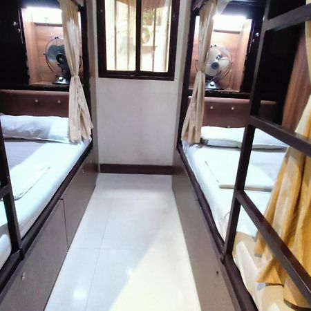 Almas Dormitory 24 Hours Aircondition Bombay Extérieur photo