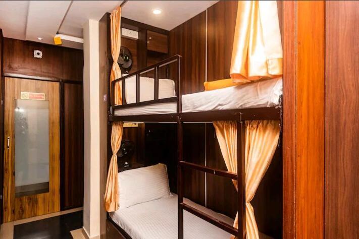 Almas Dormitory 24 Hours Aircondition Bombay Extérieur photo