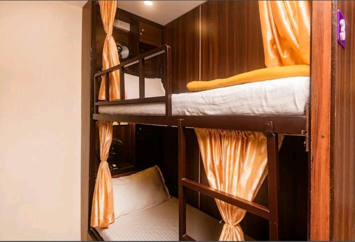 Almas Dormitory 24 Hours Aircondition Bombay Extérieur photo