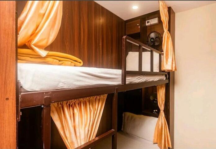 Almas Dormitory 24 Hours Aircondition Bombay Extérieur photo