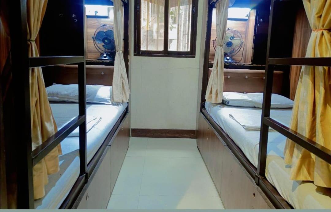Almas Dormitory 24 Hours Aircondition Bombay Extérieur photo