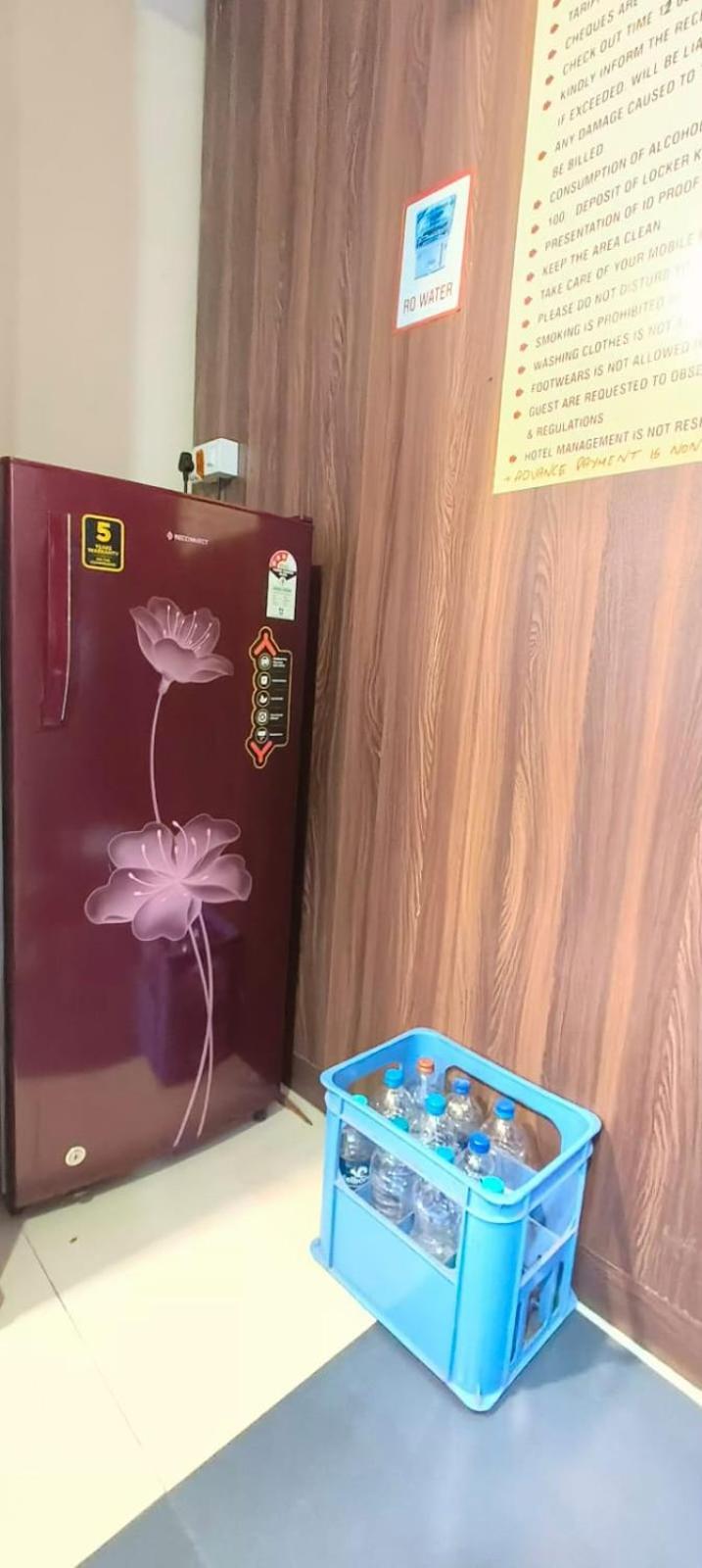 Almas Dormitory 24 Hours Aircondition Bombay Extérieur photo
