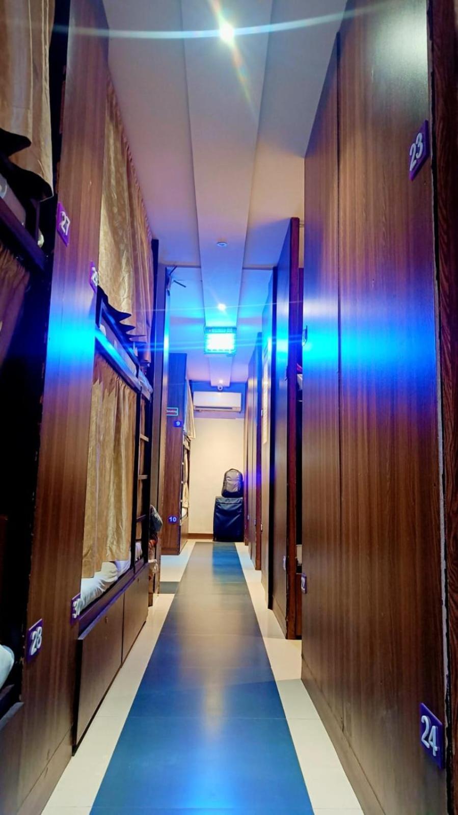 Almas Dormitory 24 Hours Aircondition Bombay Extérieur photo