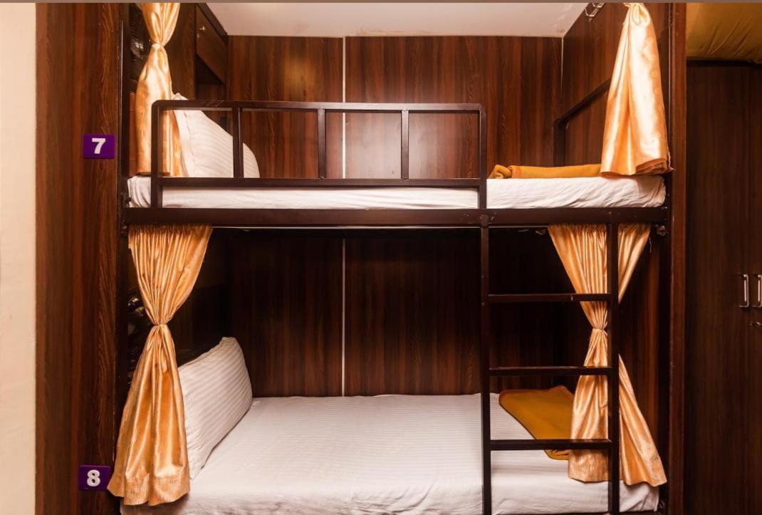 Almas Dormitory 24 Hours Aircondition Bombay Extérieur photo