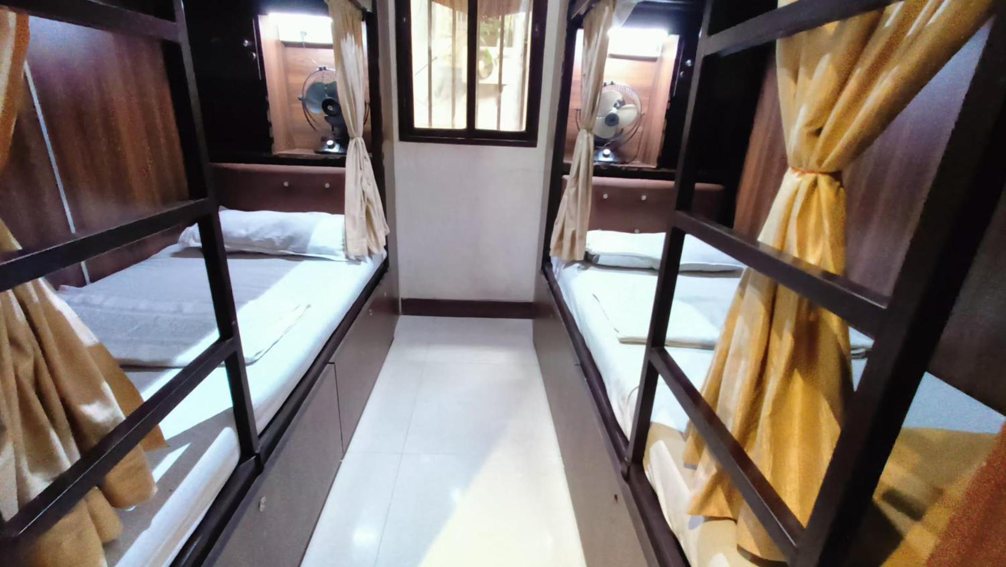 Almas Dormitory 24 Hours Aircondition Bombay Extérieur photo