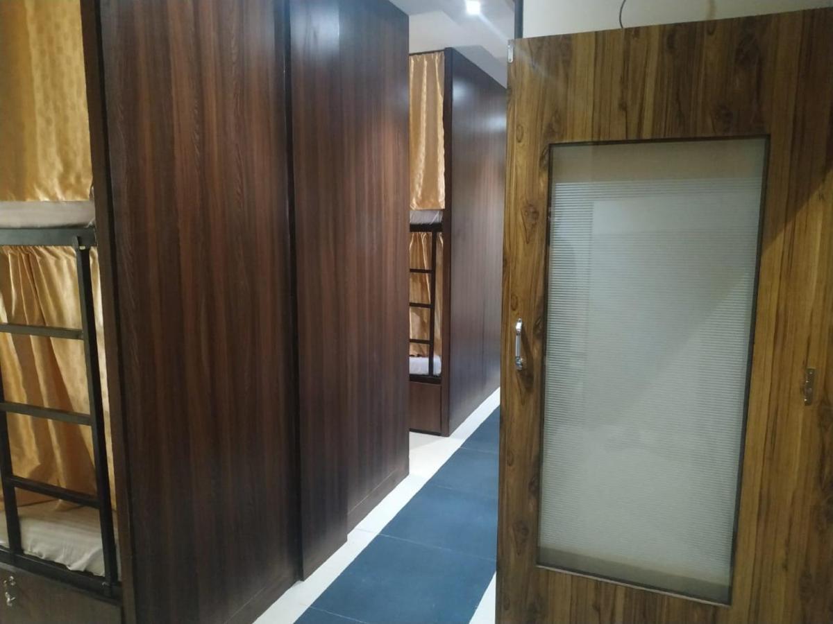 Almas Dormitory 24 Hours Aircondition Bombay Extérieur photo